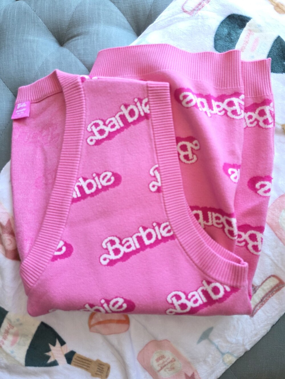 Barbie Sweater Vest Cakeworthy - Picture 9 of 9